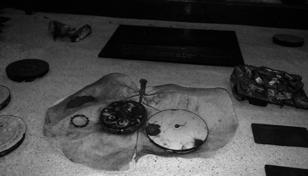Pedacería de reloj encontrada en las lagunas del Nevado de Toluca en la década de 1960.