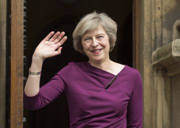 Theresa May, a única adulta no pátio do colégio