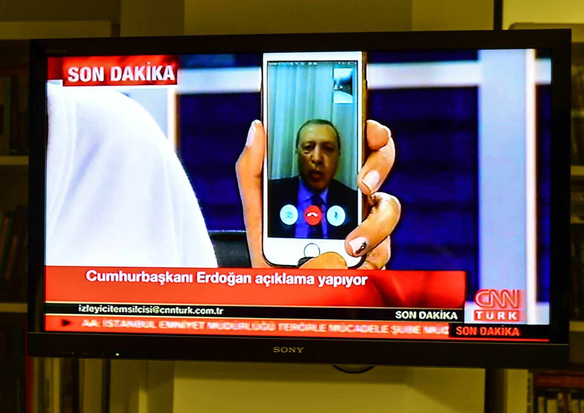 Erdogan habla a CNN Turk a través de Facetime