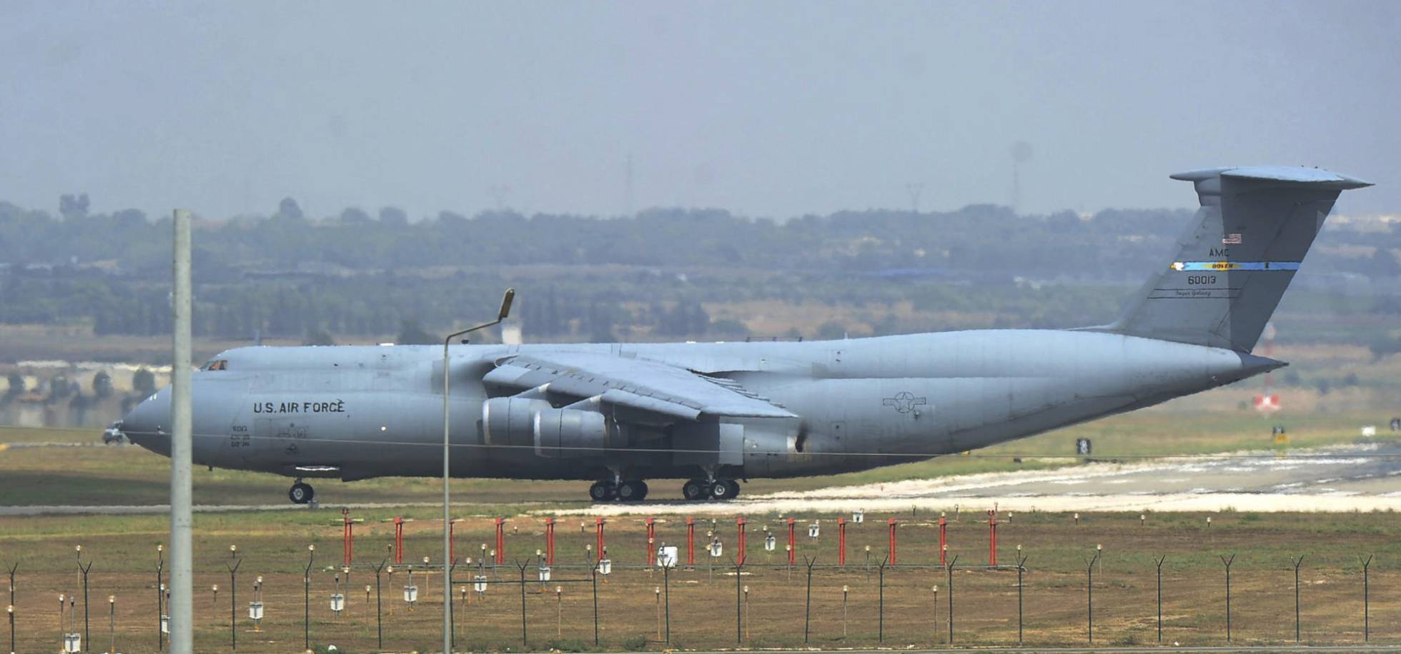 Un avión militar estadounidense C-5 Galaxy aterriza en la base aérea de Incirlik (Archivo) Un avión militar estadounidense C-5 Galaxy aterriza en la base aérea de Incirlik (Archivo)