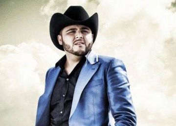 Cantor ‘mais macho’ do México pede perdão a “todas as mulheres”