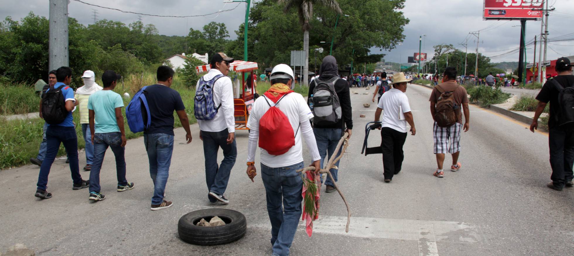 Maestros mexicanos durante un bloqueo el jueves en Tuxtla Gutiérrez Maestros mexicanos durante un bloqueo el jueves en Tuxtla Gutiérrez