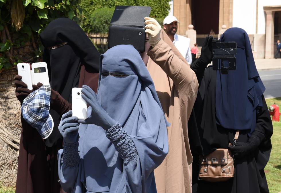Mujeres con el niqab en Rabat (Marruecos), en mayo de 2014.