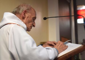 El pare Hamel, un sacerdot jubilat que seguia ajudant l’església