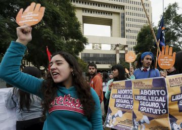 Gravidez de menina estuprada aos 11 anos inflama debate sobre o aborto no Chile