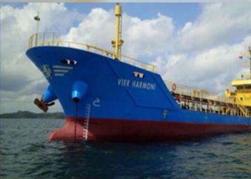 Buscan en Indonesia un petrolero que ha desaparecido en un puerto malasio Buscan en Indonesia un petrolero que ha desaparecido en un puerto malasio