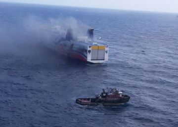 500 personas rescatadas de un ferry incendiado frente a Puerto Rico 500 personas rescatadas de un ferry incendiado frente a Puerto Rico