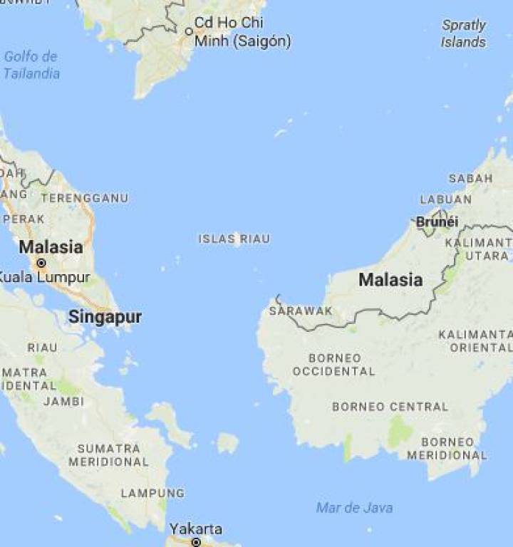 Trece muertos al hundirse una barca de turistas en Indonesia