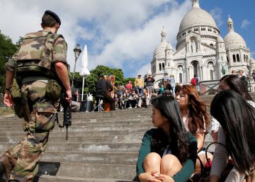París pierde un millón de turistas por el miedo al terrorismo y las huelgas