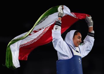 El bronce de una luchadora iraní en Río conquista a los ayatolás
