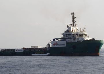 MSF revela que uno de sus barcos de rescate fue atacado frente a Libia MSF revela que uno de sus barcos de rescate fue atacado frente a Libia