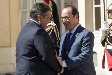 Gabriel y Hollande, el jueves en París. Gabriel y Hollande, el jueves en París.