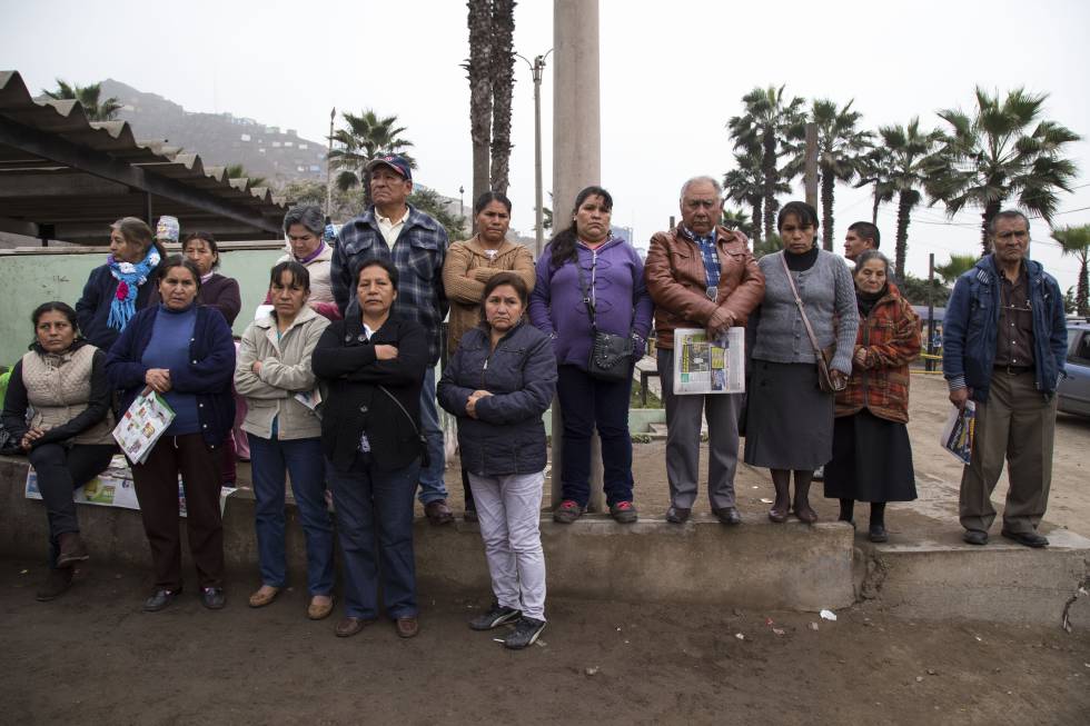 Familiares de las víctimas del 'caso Accomarca' y sobrevivientes esperan la sentencia. 