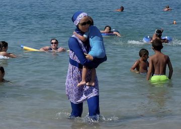 ¿Afecta el tipo de ropa que llevas a la radiación solar que recibes?