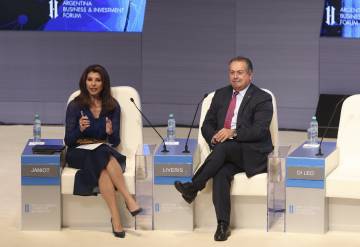 La periodista Patrica Janiot y el CEO de Dow Chemical, Andrew N. Liveris. La periodista Patrica Janiot y el CEO de Dow Chemical, Andrew N. Liveris.