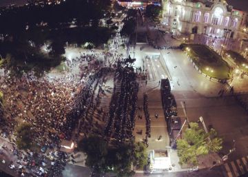 Miles de personas protestan contra Peña Nieto por la visita de Trump