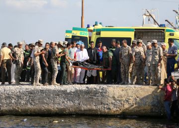 Al menos 52 fallecidos en un naufragio frente a la costa egipcia Al menos 52 fallecidos en un naufragio frente a la costa egipcia