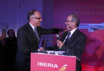El presidente de Iberia, Luis Gallego (izquierda), junto a Francisco Botas.