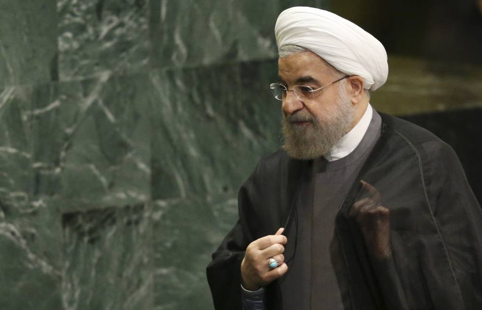 Hasan Rohaní, presidente de Irán, se baja del atril de la Asamblea General de la ONU, este jueves.