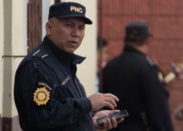 Guatemala detiene a 186 policías por delitos de secuestro y drogas Guatemala detiene a 186 policías por delitos de secuestro y drogas