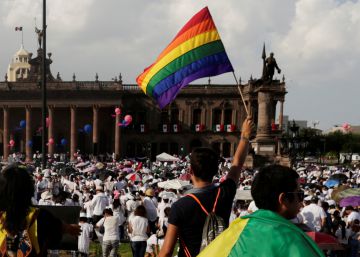 La Iglesia mexicana saca a la ultraderecha de las catacumbas en su ofensiva antigay La Iglesia mexicana saca a la ultraderecha de las catacumbas en su ofensiva antigay