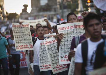 Caso Iguala, la tumba abierta /
Primer vídeo en realidad virtual de EL PAÍS en México Caso Iguala, la tumba abierta /
Primer vídeo en realidad virtual de EL PAÍS en México