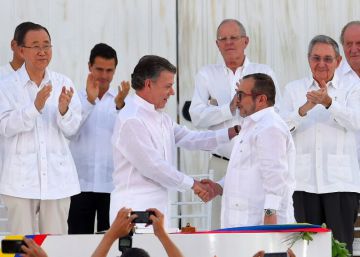 Colômbia enterra meio século de guerra