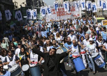 Nuevas huelgas aumentan la presión sobre Mauricio Macri