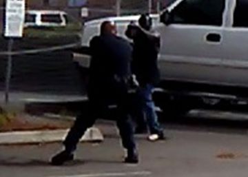 El afroamericano muerto a tiros en El Cajón empuñó un cigarrillo electrónico El afroamericano muerto a tiros en El Cajón empuñó un cigarrillo electrónico