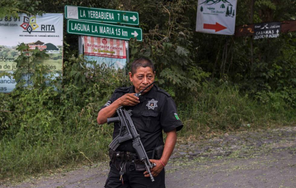 Un policía en Colima. 
