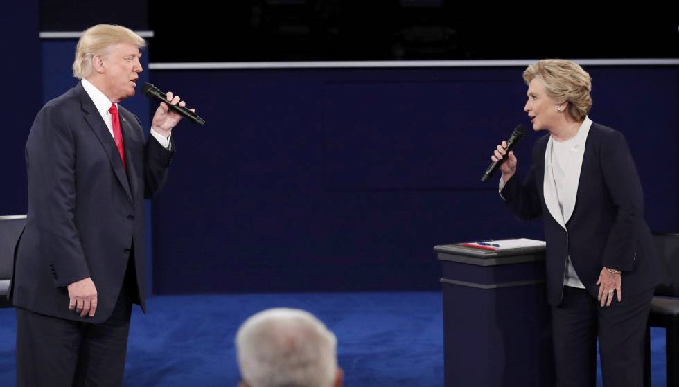 Los candidatos a la presidencia hablan durante el debate.