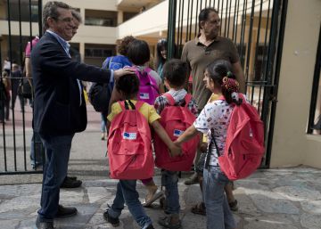 Escolarização de crianças refugiadas na Grécia provoca rejeição social
