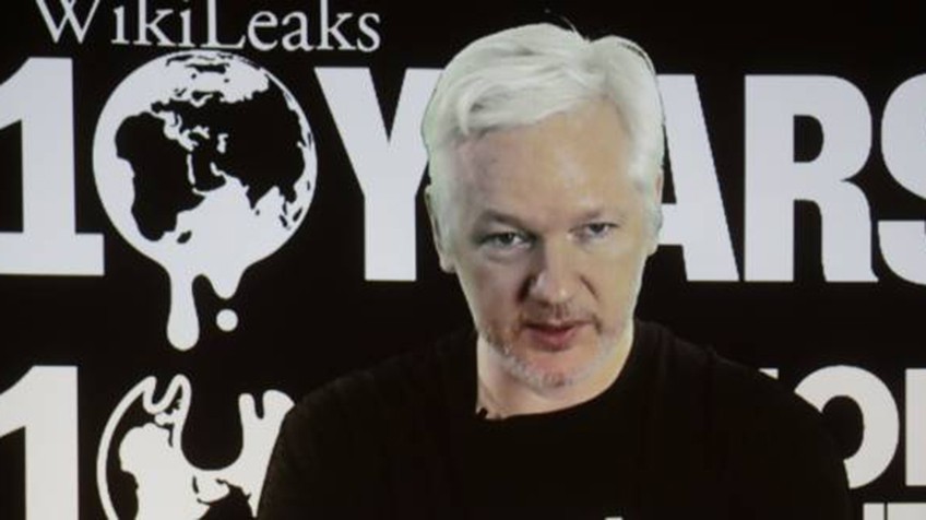 Resultado de imagem para Assange