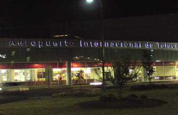 La entrada del aeropuerto de Toluca. 