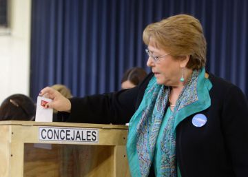 Los políticos chilenos llaman a votar en las elecciones municipales Los políticos chilenos llaman a votar en las elecciones municipales