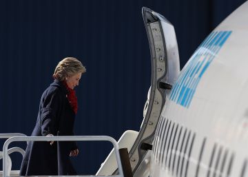 ‘Turbulencias’ en el avión de campaña de Hillary