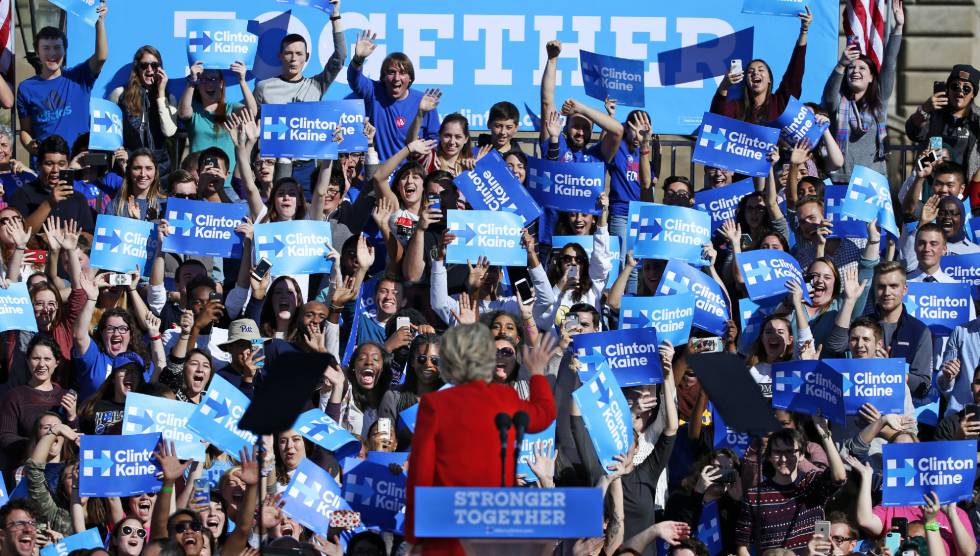 Seguidores de Clinton reaccionan durante uno de sus mítines este lunes.