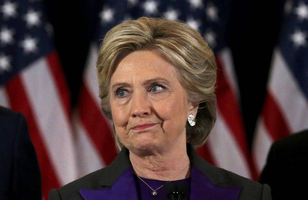 Hillary Clinton se dirige a sus seguidores tras perder la carrera a la Casa Blanca