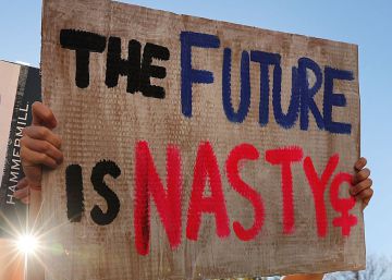 Trump descalifica las protestas y acusa a los medios de orquestarlas