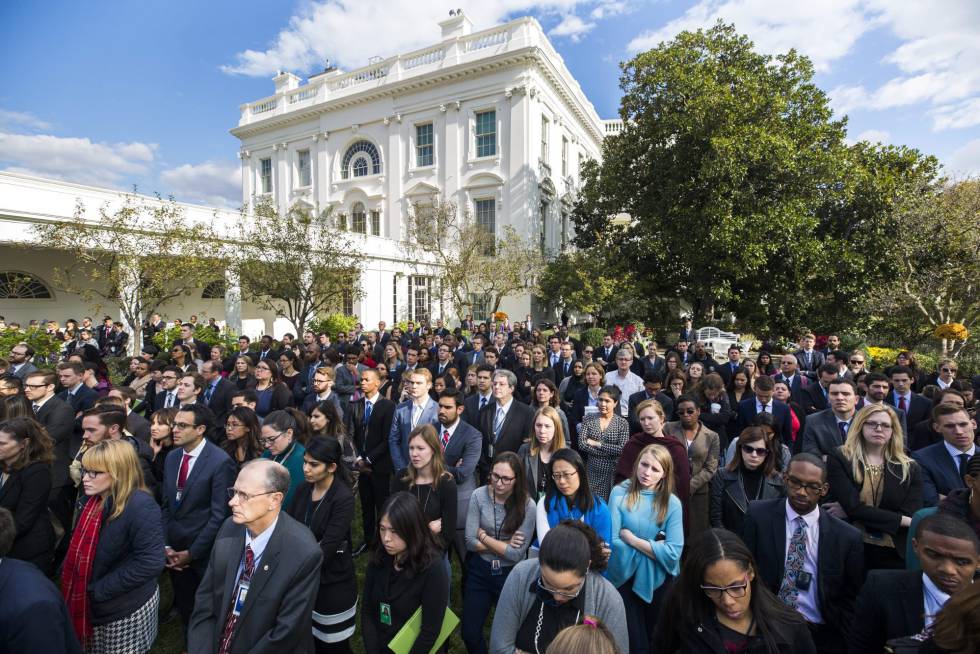 El personal de la Casa Blanca durante el discurso de Obama.