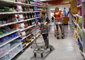 A odisseia na hora de pagar em dinheiro na Venezuela
