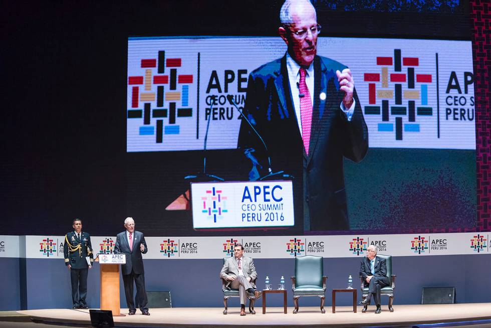 El presidente de Perú, Pedro Pablo Kuczynski, abre la cumbre de la APEC en Lima.