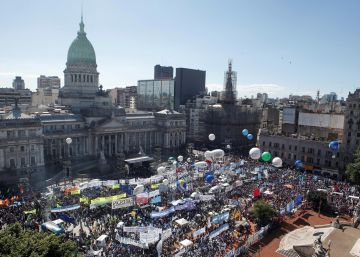 Los sindicatos peronistas recuperan la calle contra Macri