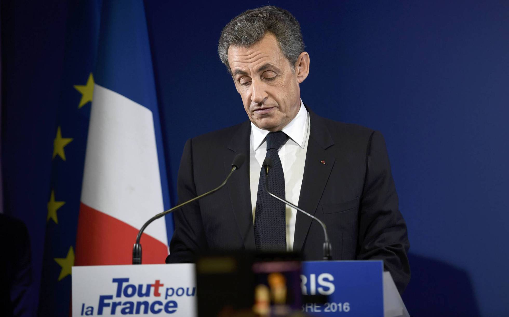 Sarkozy reconoce su derrota este domingo en las primarias. Sarkozy reconoce su derrota este domingo en las primarias.