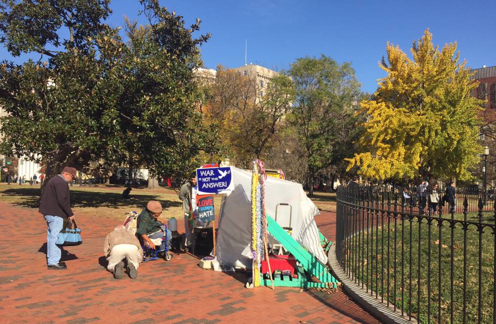 La protesta más antigua de EE UU ante la Casa Blanca, temporalmente trasladada al parque Lafayette