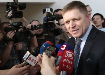 El primer ministro eslovaco llama “sucias prostitutas” a periodistas críticos