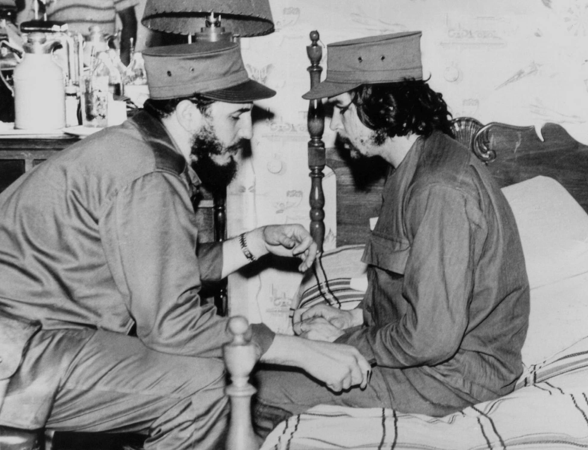 (FILES)This 1959 Fidel Castro e Che Guevara, em 1959 em Havana. (FILES)This 1959 Fidel Castro e Che Guevara, em 1959 em Havana.