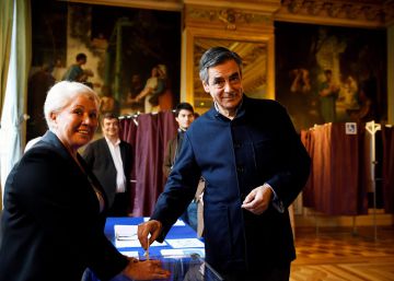 Radicalizada, direita francesa vota em massa para escolher seu candidato presidencial Radicalizada, direita francesa vota em massa para escolher seu candidato presidencial
