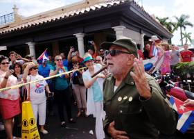 El dictador y los pigmeos El dictador y los pigmeos