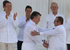 El Congreso de Colombia refrenda el acuerdo de paz con las FARC El Congreso de Colombia refrenda el acuerdo de paz con las FARC